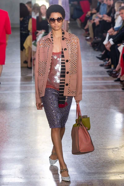 Look 5